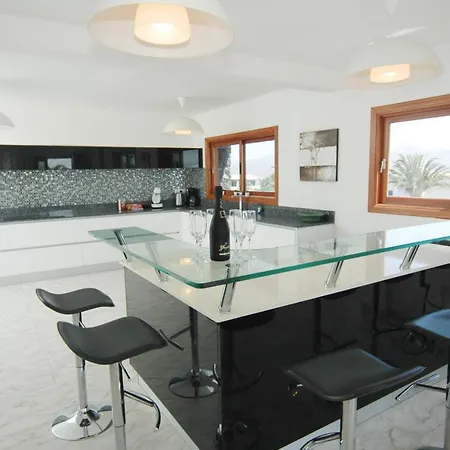 Montana Baja - A Stunning 7 Bedroom - Perfect For Large Families And Friends * Playa Blanca (Lanzarote)