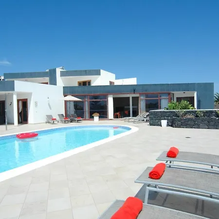 Montana Baja - A Stunning 7 Bedroom - Perfect For Large Families And Friends Villa Playa Blanca (Lanzarote)