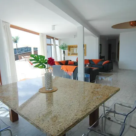 Villa Montana Baja - A Stunning 7 Bedroom - Perfect For Large Families And Friends Playa Blanca (Lanzarote)